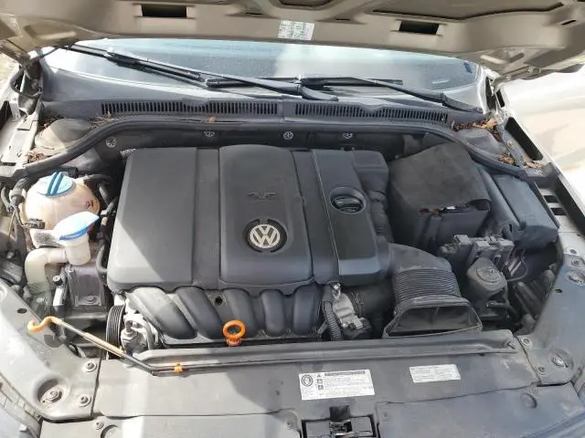 2012 VOLKSWAGEN JETTA SE  
