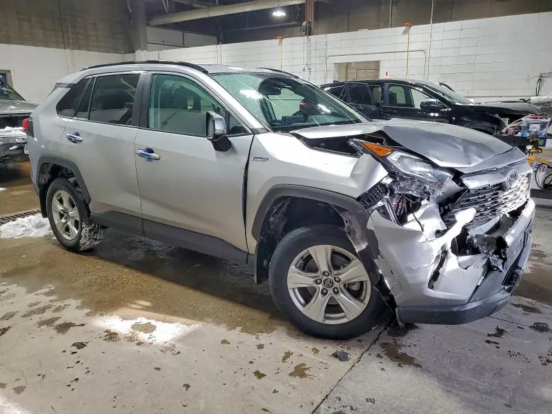 2021 TOYOTA RAV4 XLE  