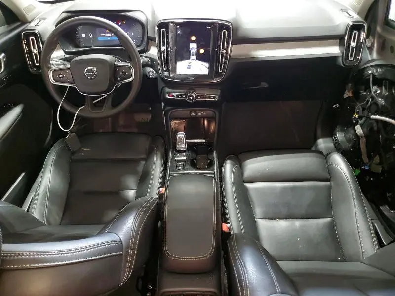 2025 VOLVO XC40 PLUS  