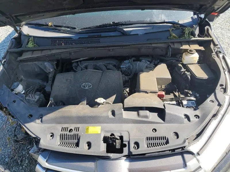 2019 TOYOTA HIGHLANDER XLE  