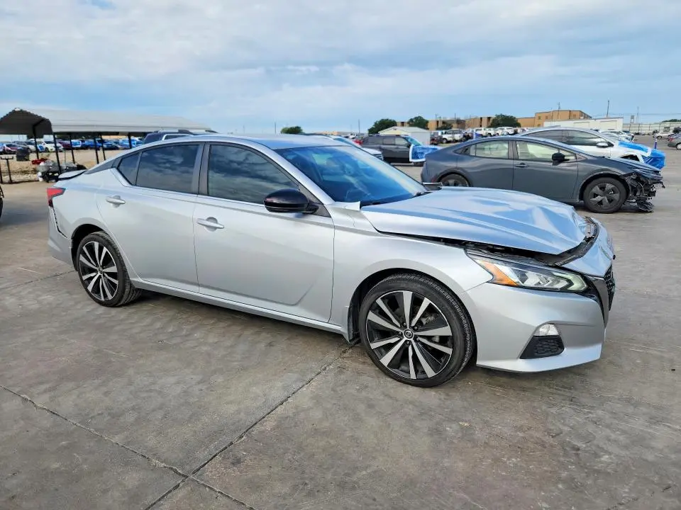 2019 NISSAN ALTIMA SR  