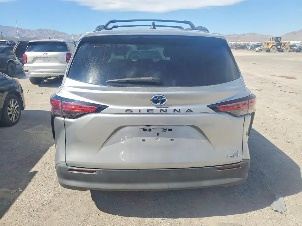 2021 TOYOTA SIENNA LE  