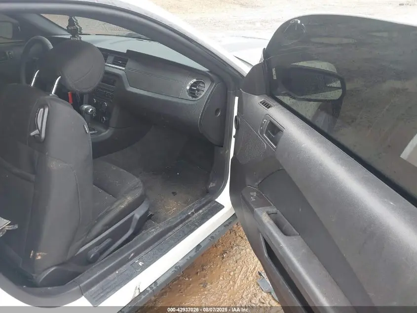 2012 FORD MUSTANG V6