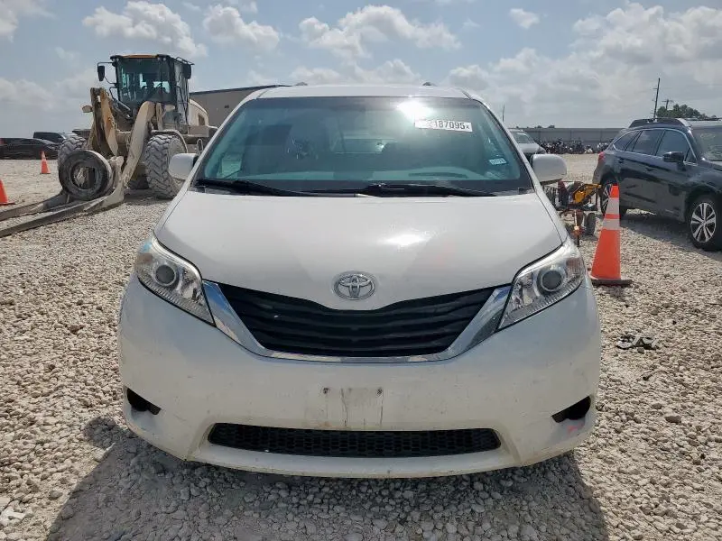 2014 TOYOTA SIENNA LE  