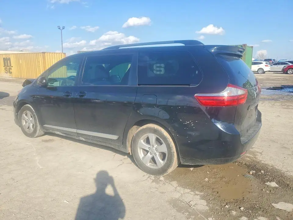 2015 TOYOTA SIENNA LE  