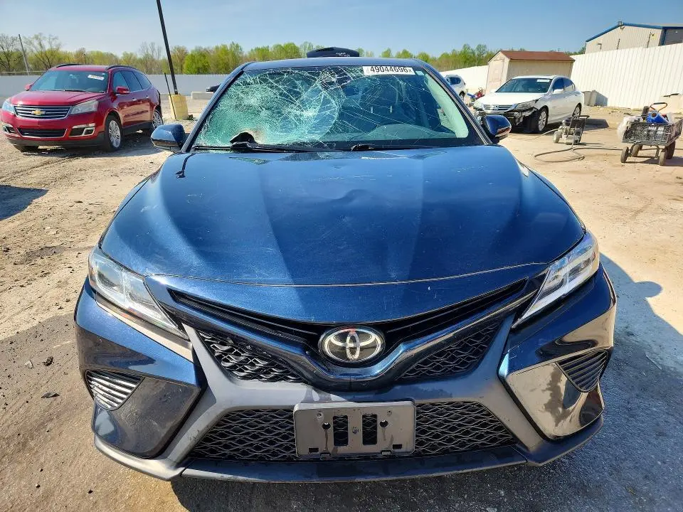 2019 TOYOTA CAMRY SE  