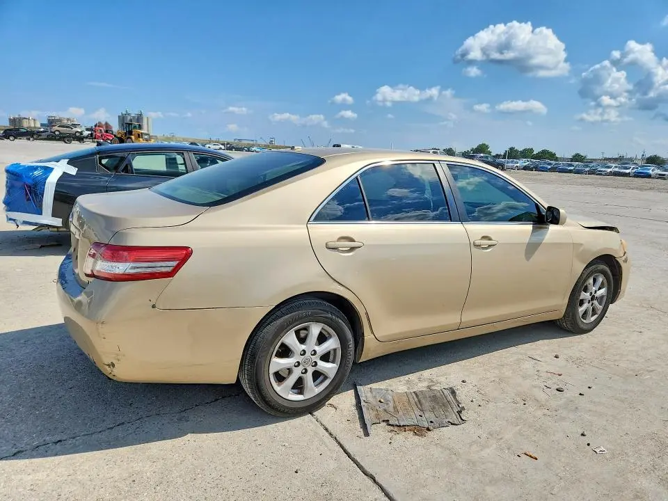 2011 TOYOTA CAMRY LE  