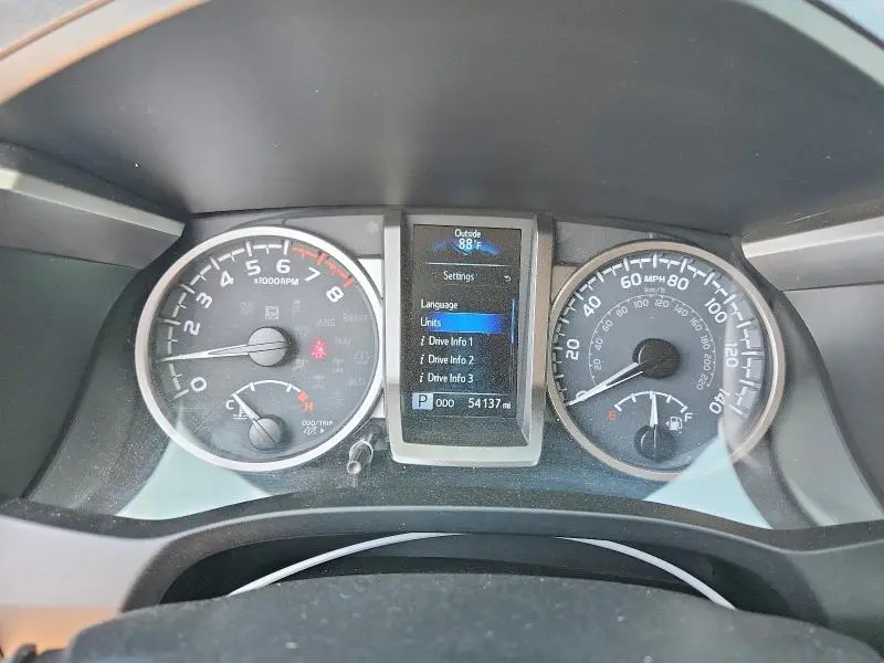 2022 TOYOTA TACOMA SR5 V6  