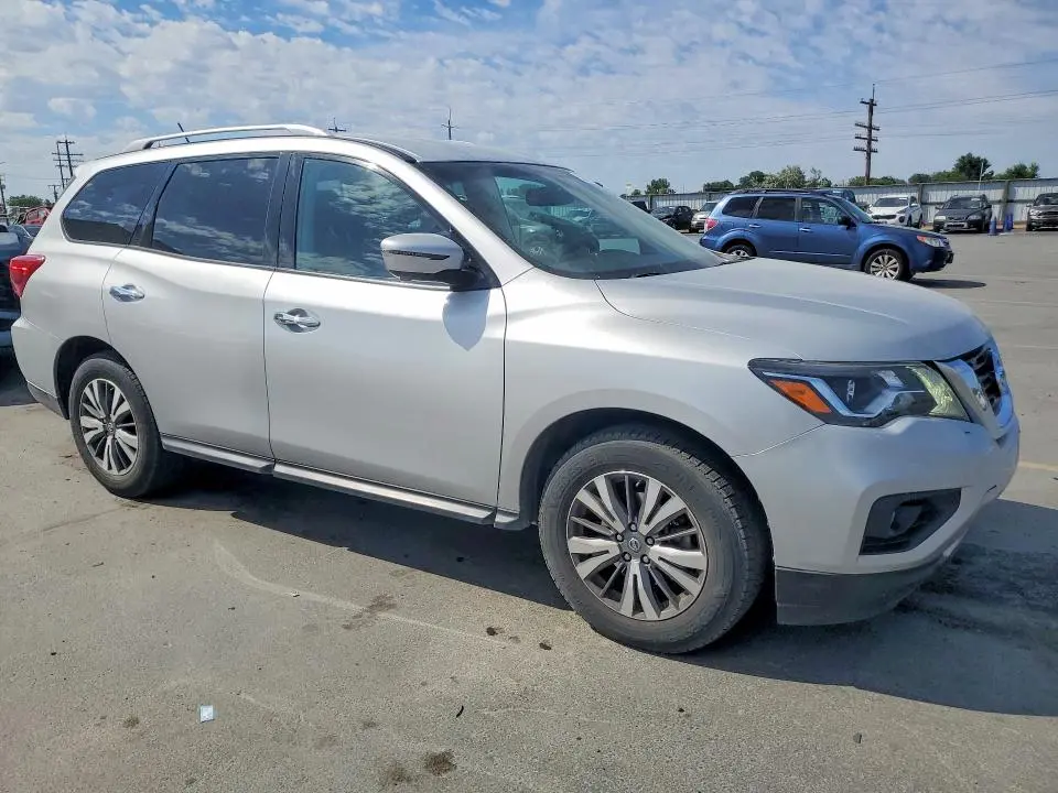 2017 NISSAN PATHFINDER SL  