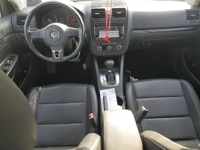 2010 VOLKSWAGEN JETTA SE  