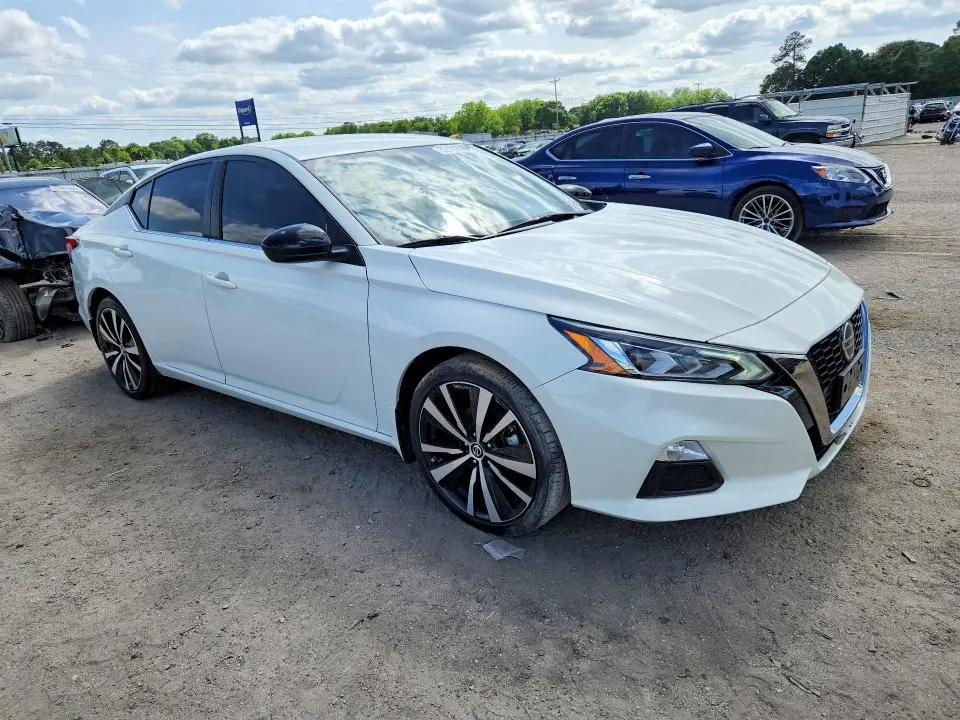 2022 NISSAN ALTIMA SR  