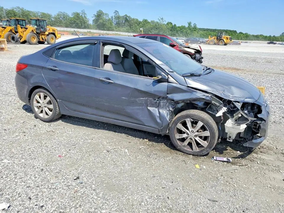 2013 HYUNDAI ACCENT GLS  