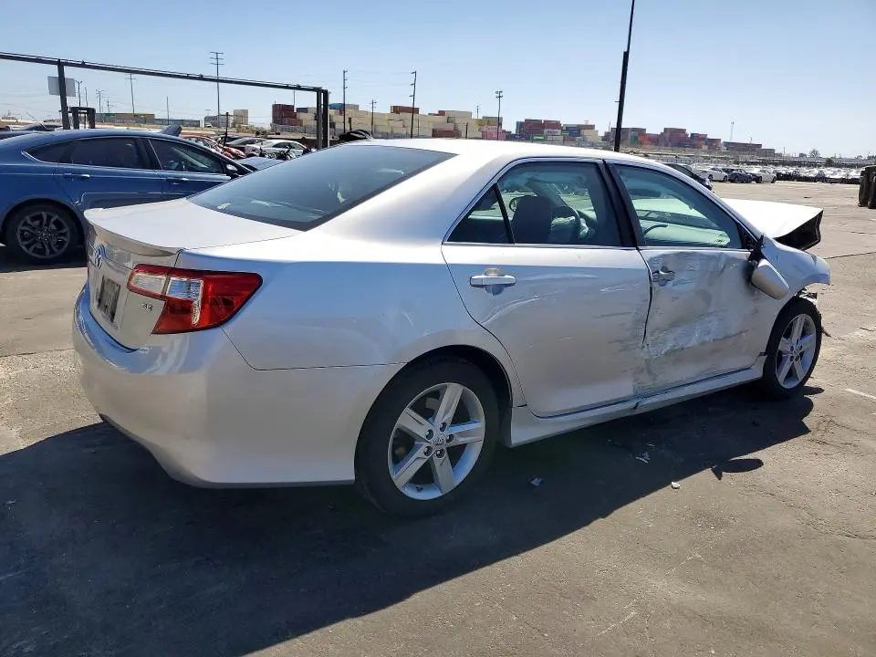 2014 TOYOTA CAMRY SE  