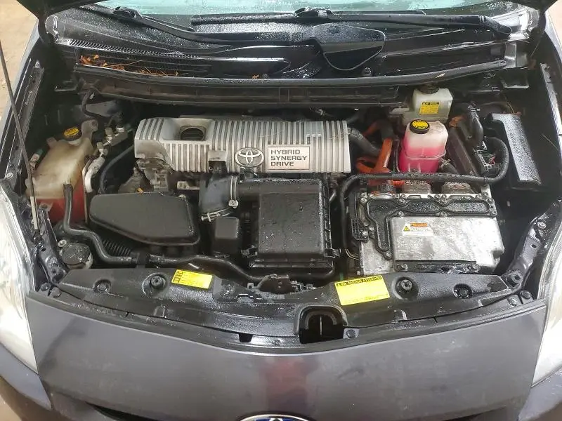 2010 TOYOTA PRIUS III  