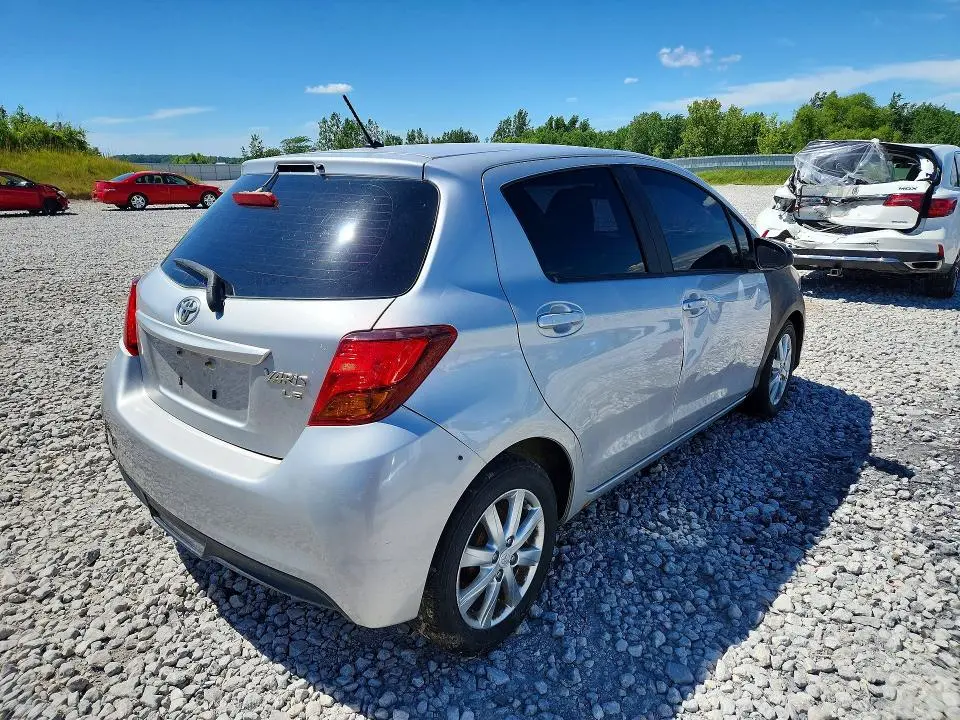 2015 TOYOTA YARIS 5-DOOR LE  