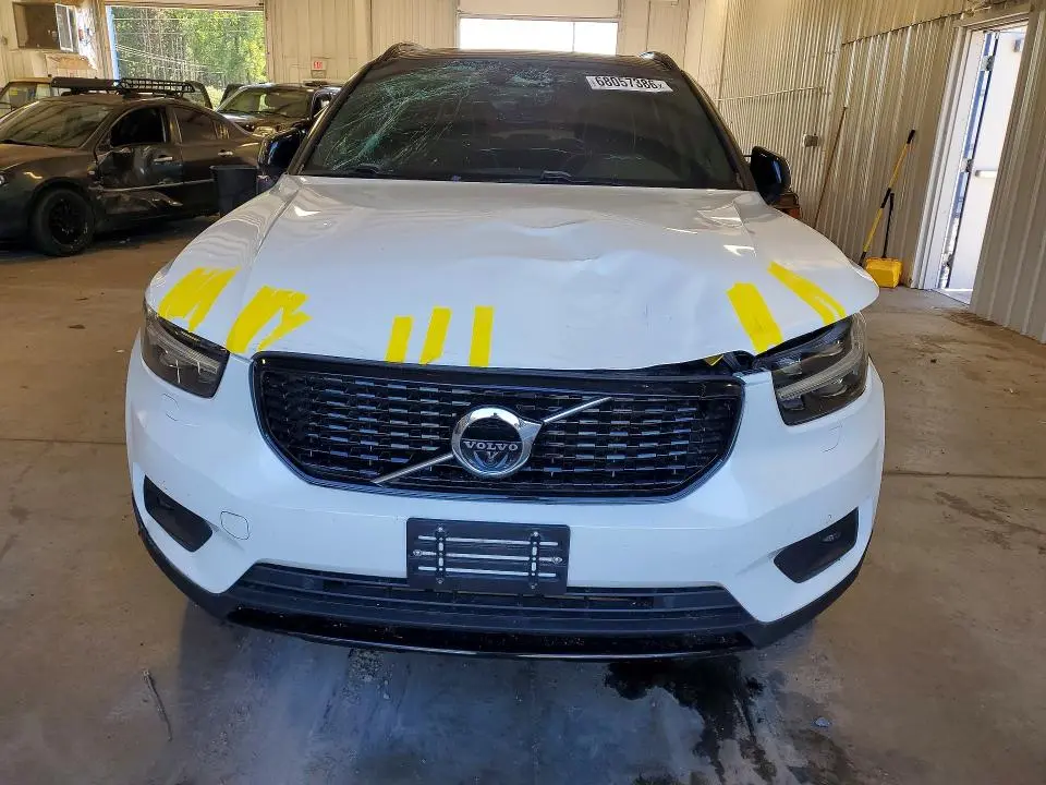 2021 VOLVO XC40 T5 R-DESIGN  