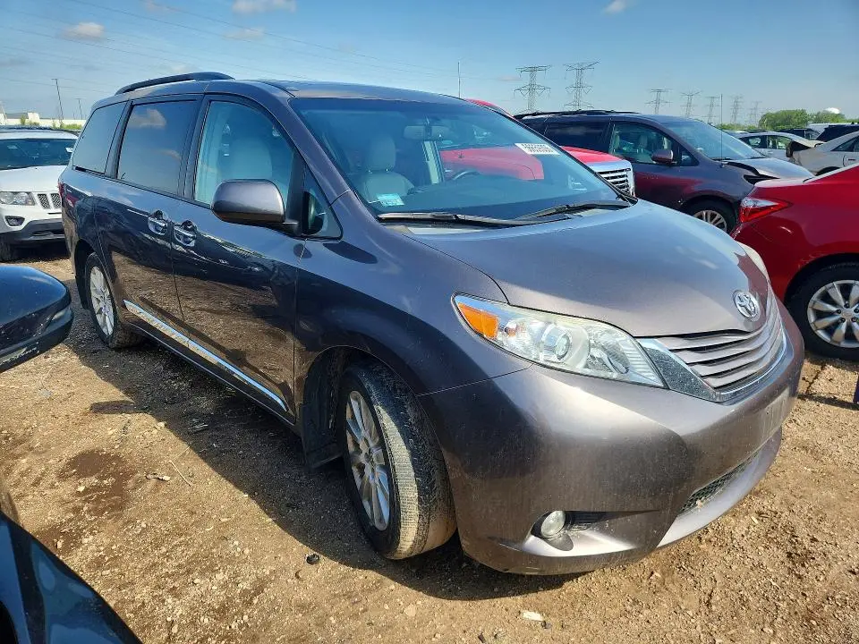 2015 TOYOTA SIENNA   