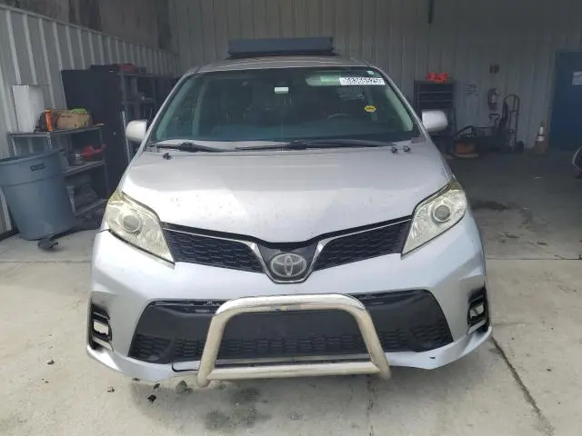 2018 TOYOTA SIENNA SE  