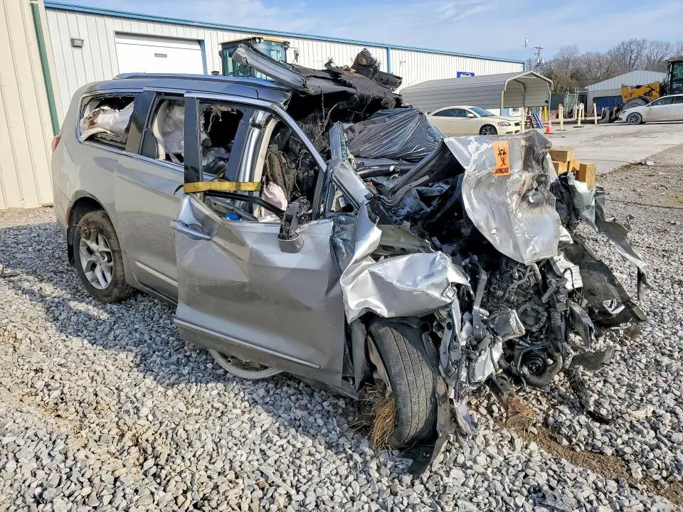 2017 CHRYSLER PACIFICA TOURING L PLUS  