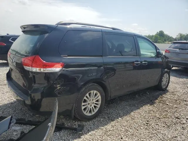2013 TOYOTA SIENNA XLE  