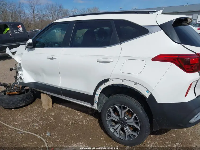 2022 KIA SELTOS EX