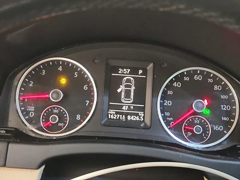 2011 VOLKSWAGEN TIGUAN S  