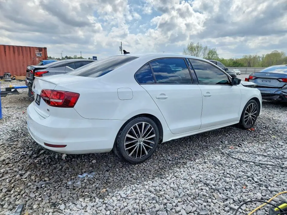 2016 VOLKSWAGEN JETTA SPORT  