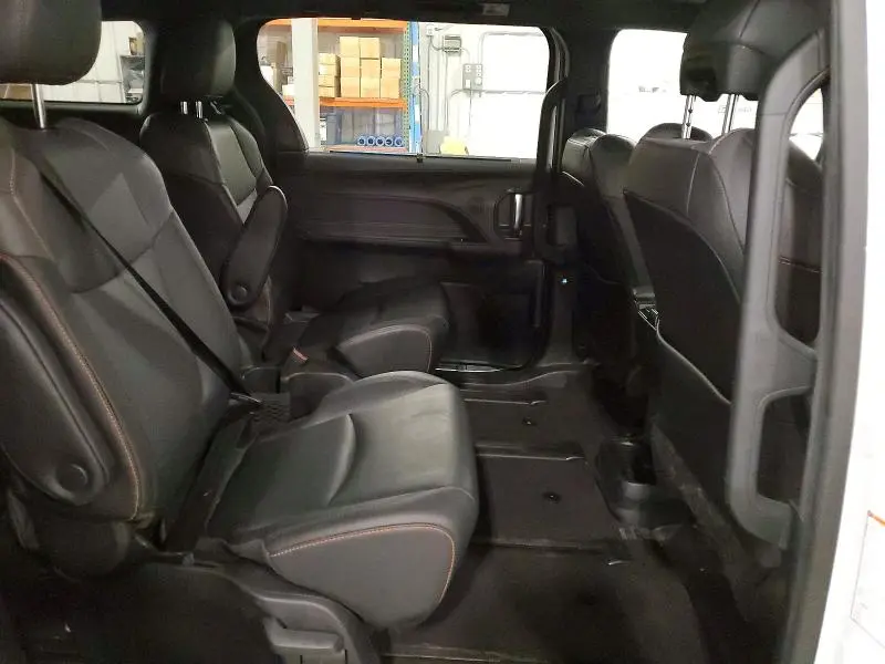 2021 TOYOTA SIENNA XSE  