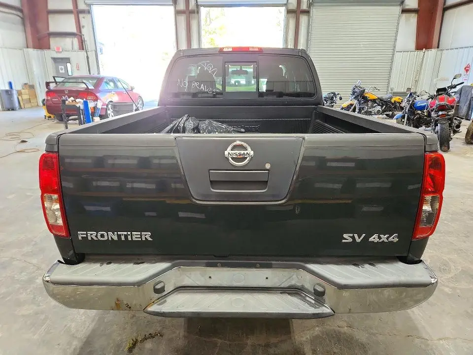 2011 NISSAN FRONTIER SV V6  