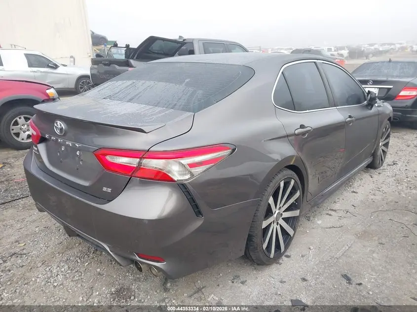 2018 TOYOTA CAMRY SE