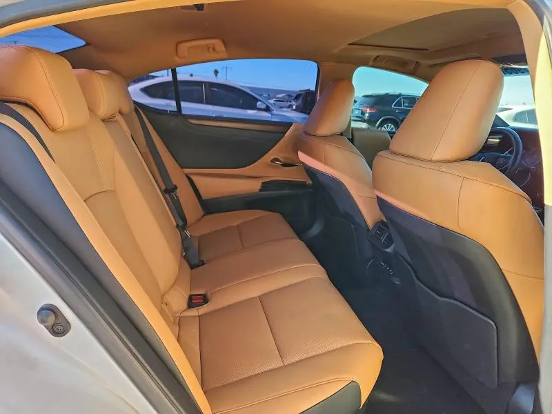 2025 LEXUS ES 300H BASE  