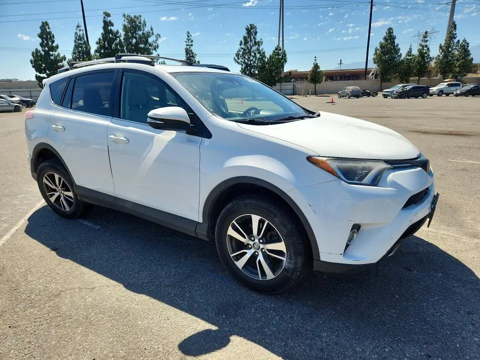 2017 TOYOTA RAV4 XLE  
