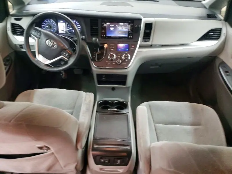 2018 TOYOTA SIENNA LE  