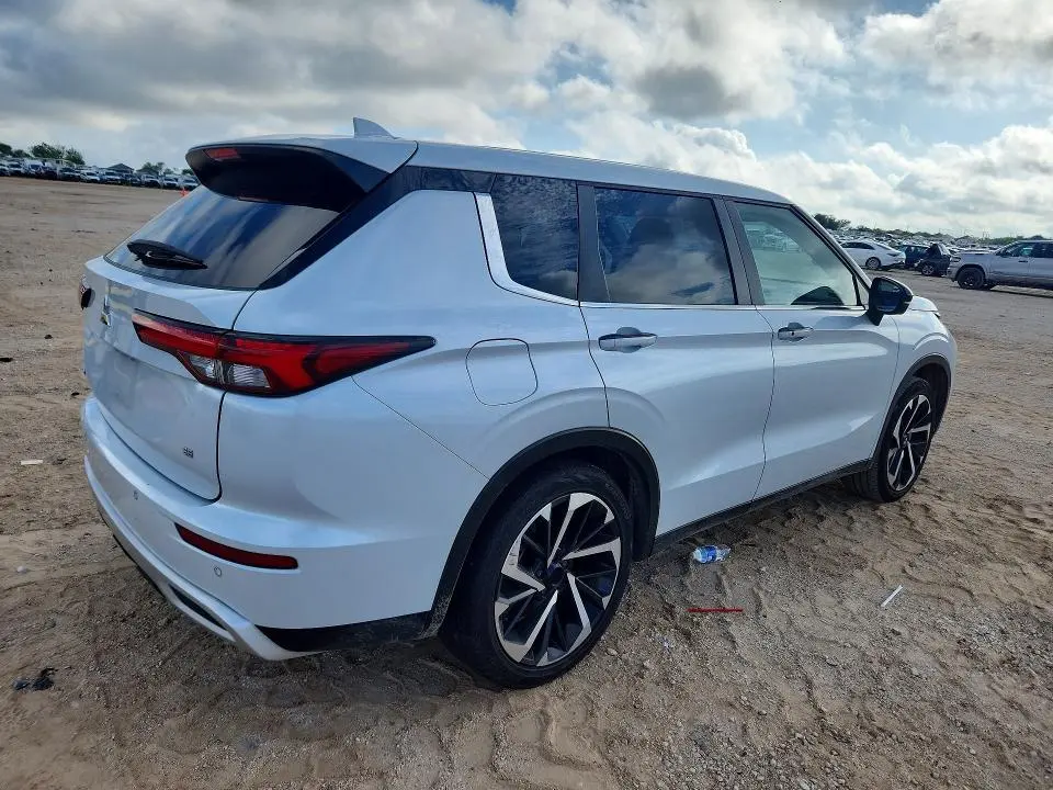 2024 MITSUBISHI OUTLANDER SE  