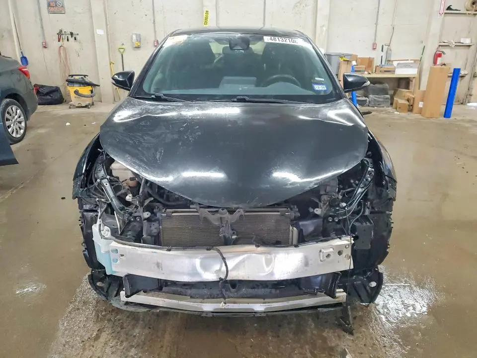 2021 TOYOTA C-HR XLE  