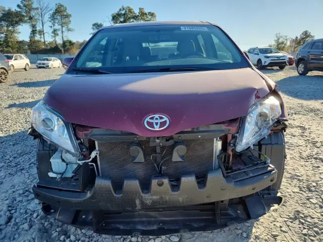 2017 TOYOTA SIENNA XLE  