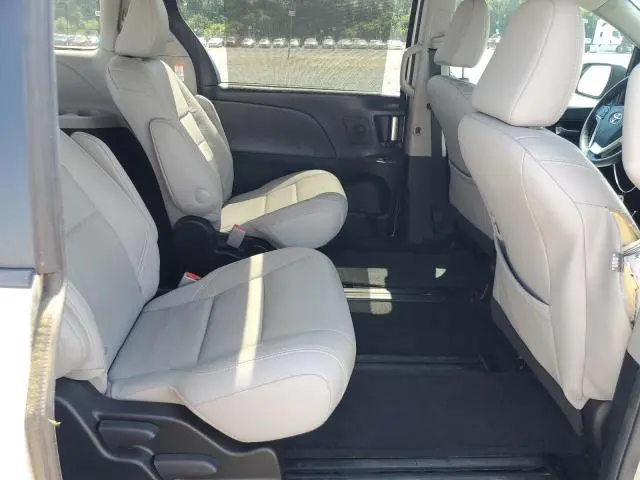 2015 TOYOTA SIENNA XLE  