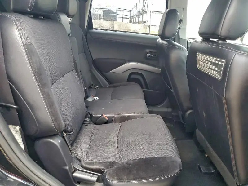 2012 MITSUBISHI OUTLANDER SE  