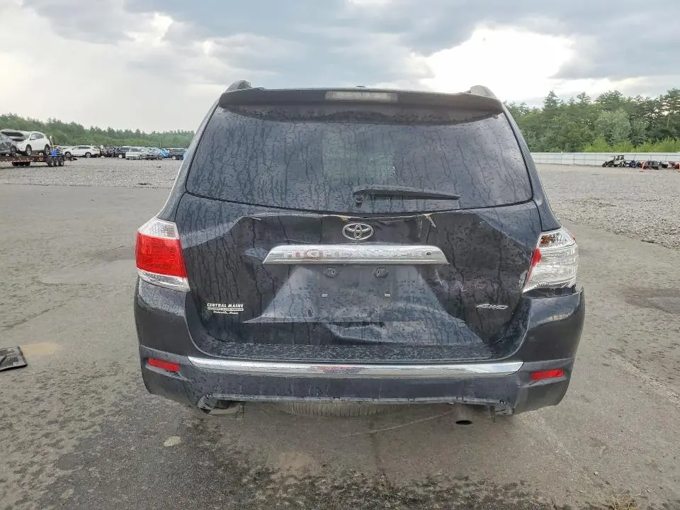 2012 TOYOTA HIGHLANDER SE  