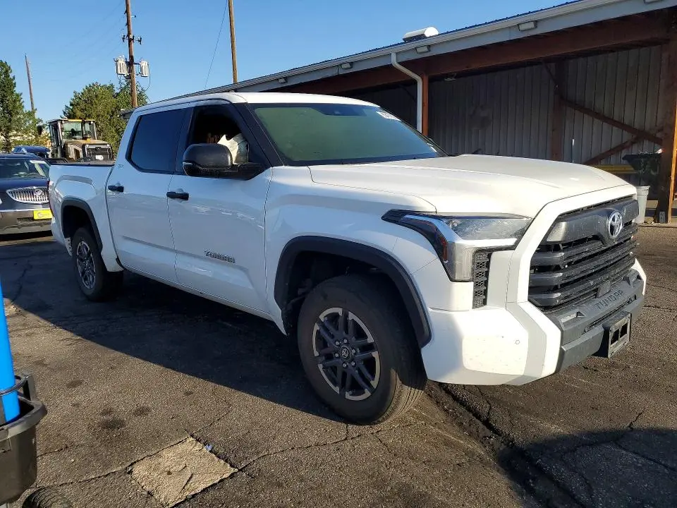 2025 TOYOTA TUNDRA SR5  