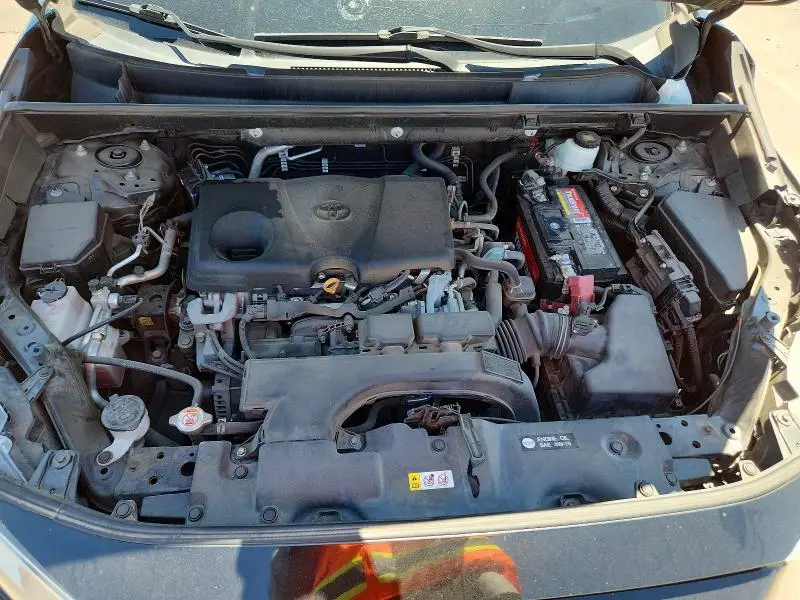 2021 TOYOTA RAV4 XLE  