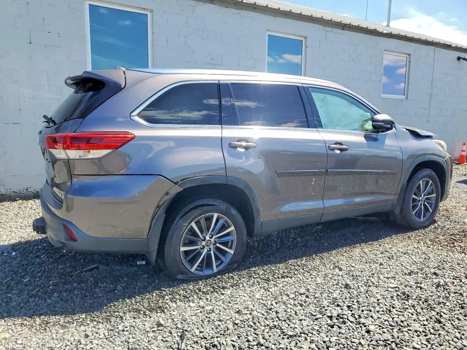 2019 TOYOTA HIGHLANDER XLE  