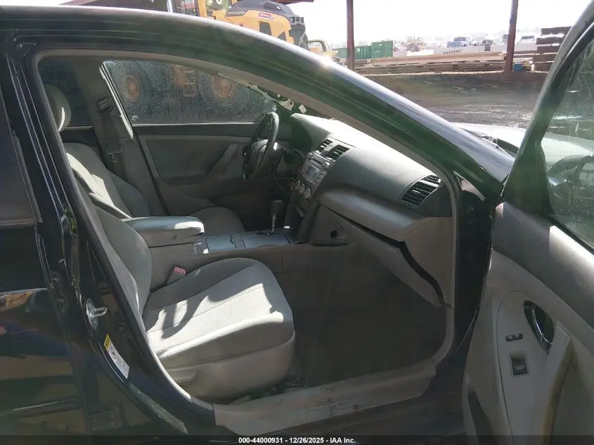 2011 TOYOTA CAMRY LE