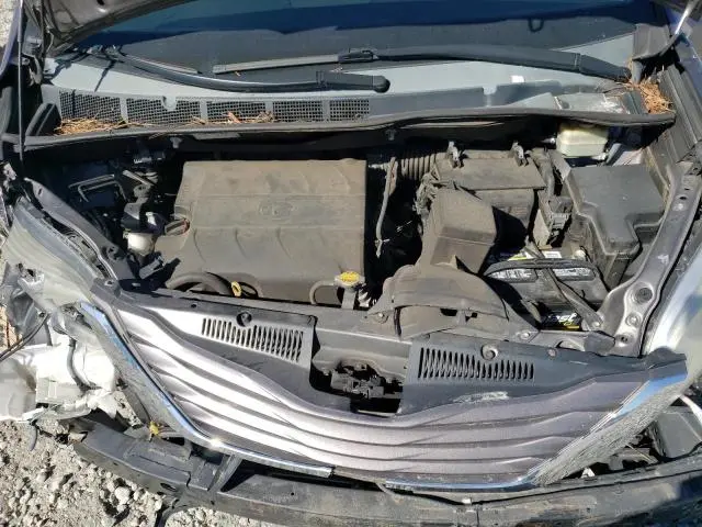 2016 TOYOTA SIENNA LE