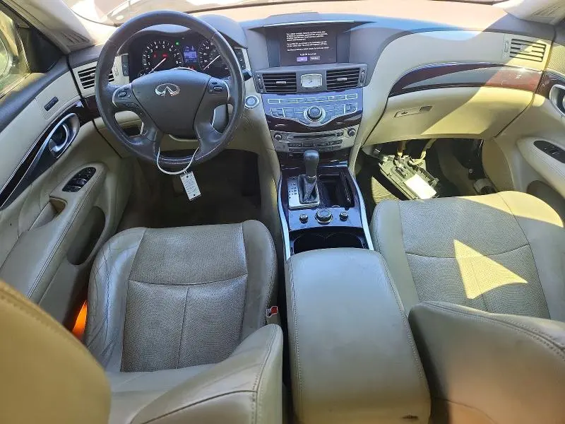 2018 INFINITI Q70 3.7 LUXE  