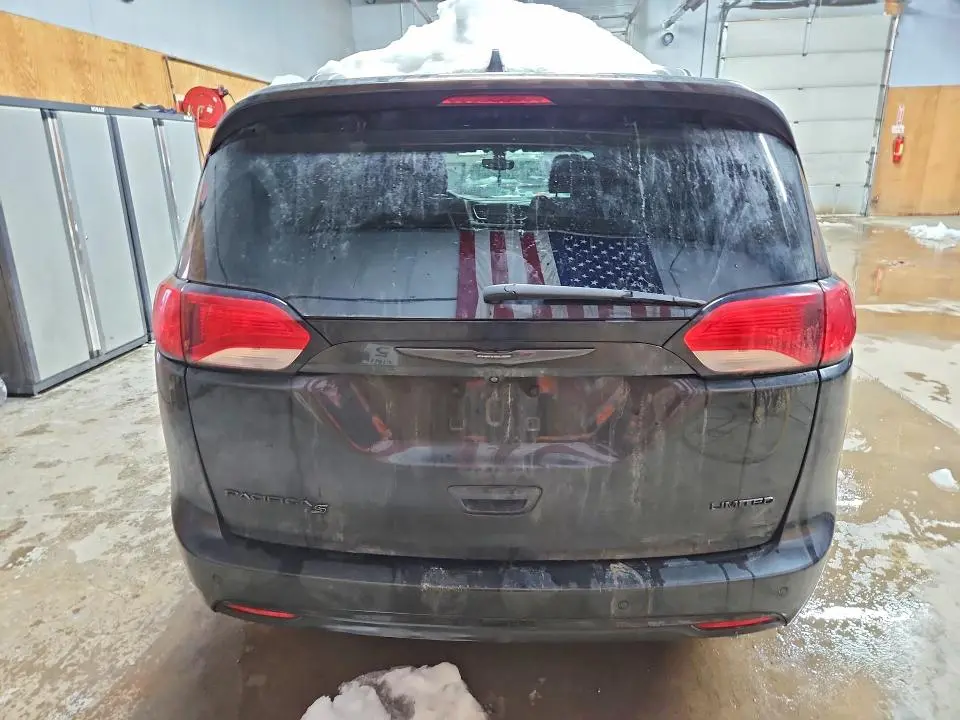 2019 CHRYSLER PACIFICA LIMITED  