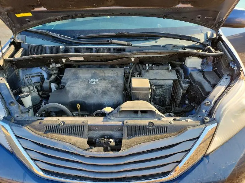 2014 TOYOTA SIENNA XLE 8-PASSENGER  