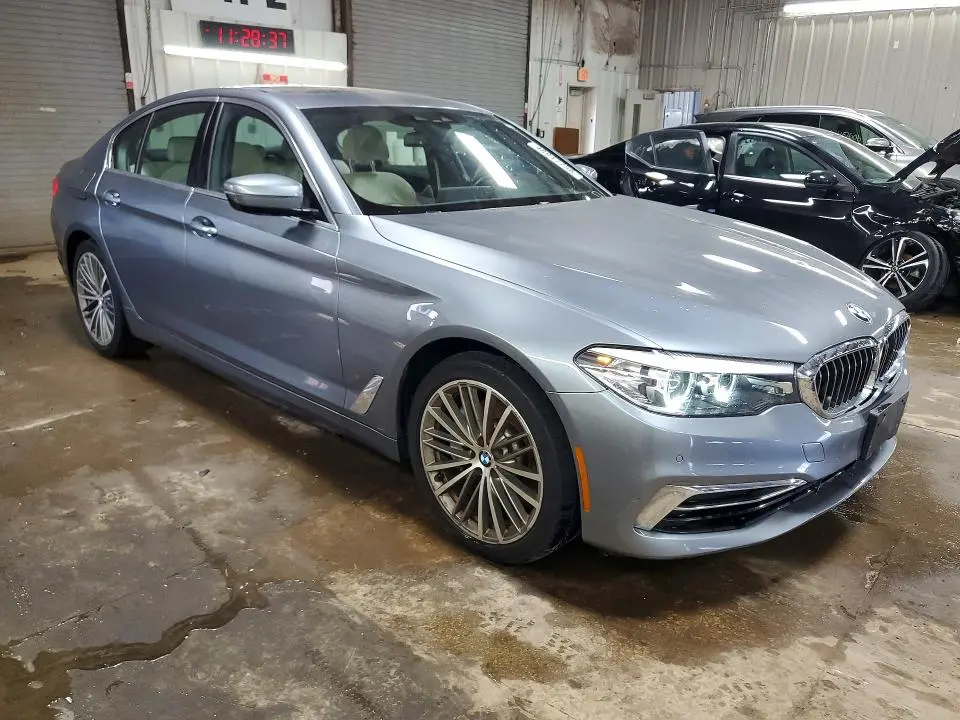 2020 BMW 530XE   