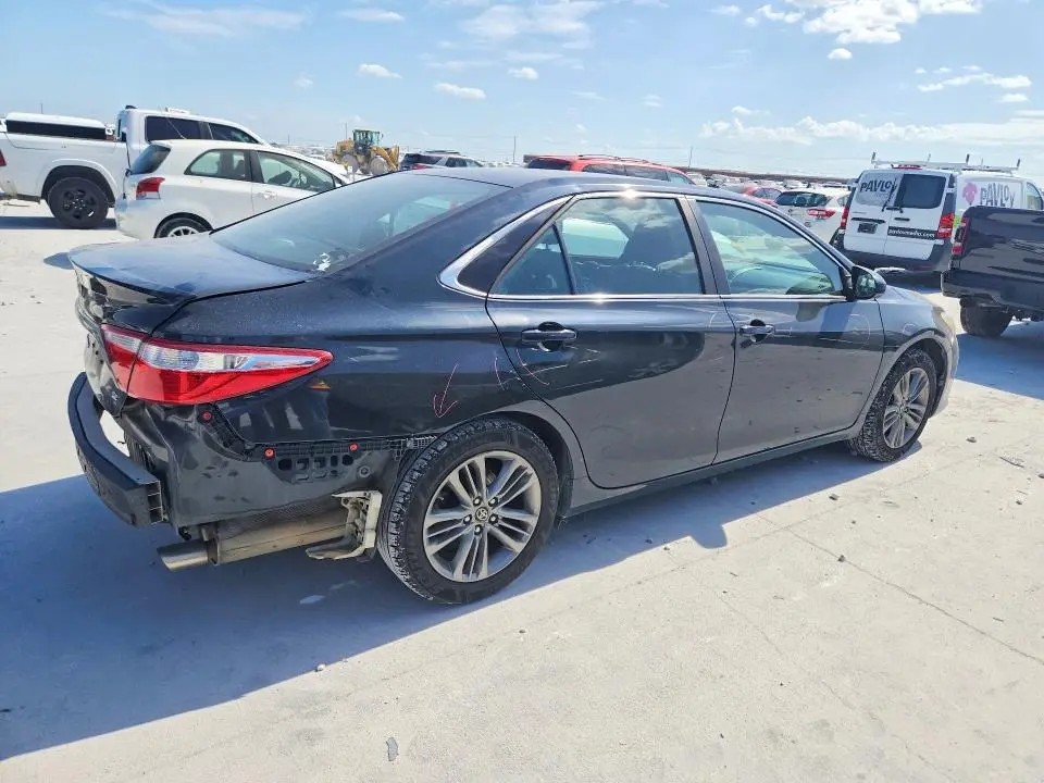 2017 TOYOTA CAMRY SE  