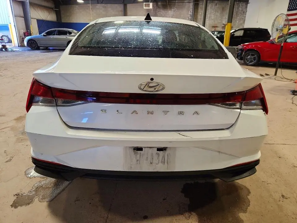 2021 HYUNDAI ELANTRA SE  